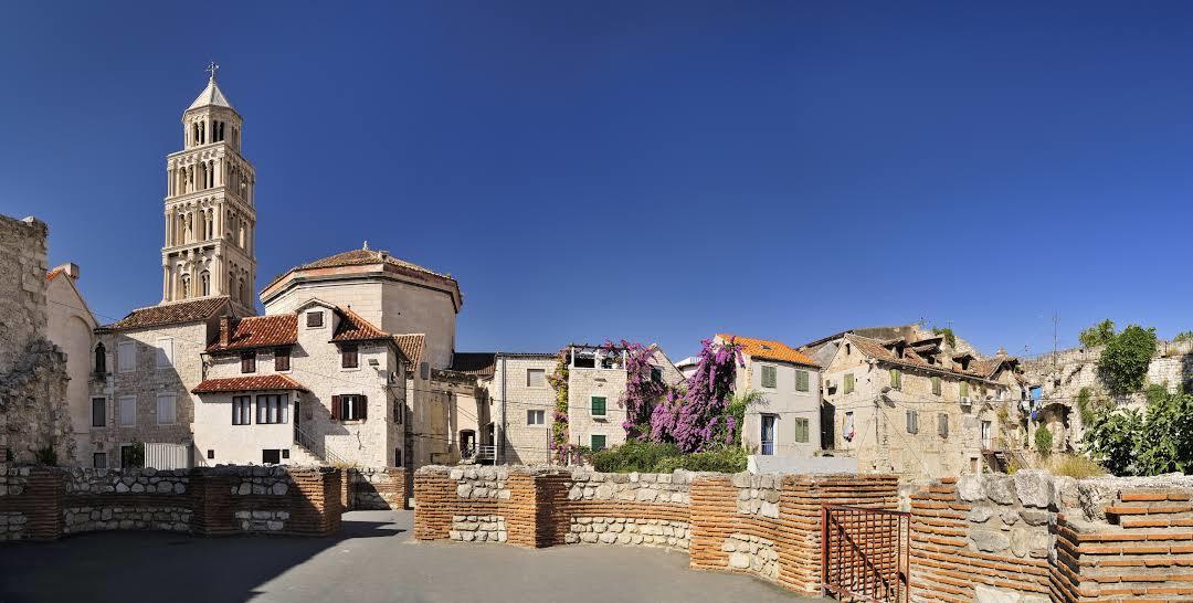 Sveti Dujes klocktorn